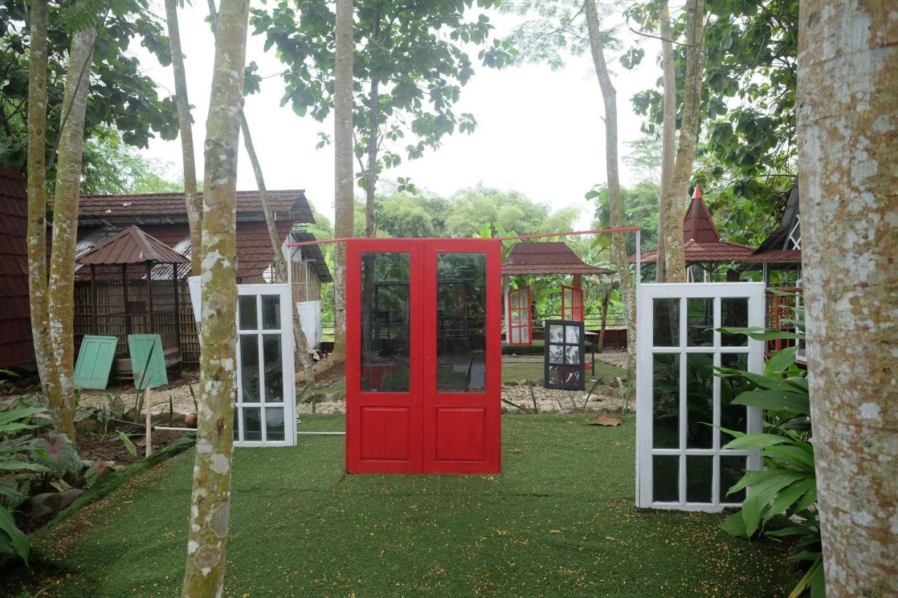Urbanview Villa Lukulo Kebumen By Reddoorz Εξωτερικό φωτογραφία